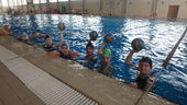 Ακαδημίες εκμάθησης υδατοσφαίρισης για μικρά αγόρια και κορίτσια.  Καθημερινές προπονήσεις στο Εθνικό κολυμβητήριο
