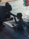 Κολυμβητήριο ΝΟΠ: Ακαδημίες εκμάθησης κολύμβησης. - Η χριστουγεννιάτικη γιορτή στην κλειστή θερμαινόμενη πισίνα του ΝΟΠ για το πρόγραμμα «Μαμά/Μπαμπάς και Μωρό»