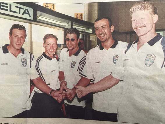 Αρχείο ΝΟΠ : Ολυμπιακοί Αγώνες «Ατλάντα 1996».   Η αποστολή της εθνικής ομάδας γουώτερ-πόλο αναχωρεί με χαμόγελα.