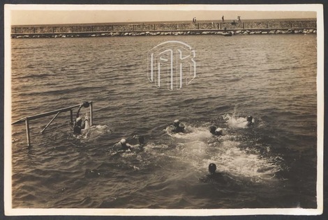 23/08/1938 NOP, Waterpolo at the sea