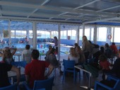 Ακαδημίες εκμάθησης κολύμβησης.  Η ελεύθερη ώρα παιχνιδιού στο νερό, στο τέλος κάθε μήνα 